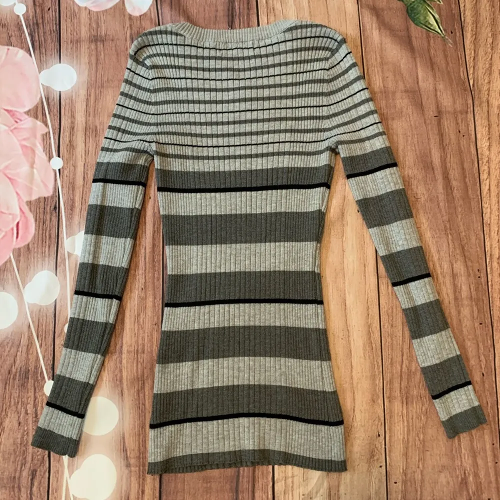 3/$22🌞 Pink Republic Bodycon Striped Sweater - Image 5