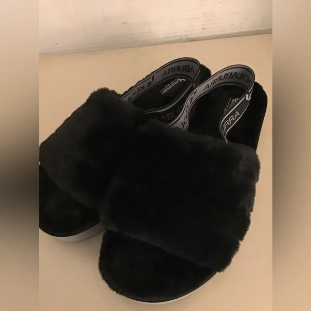 Koolaburra  by Uggs women black faux fur platform sandal slides US 9 - Image 11