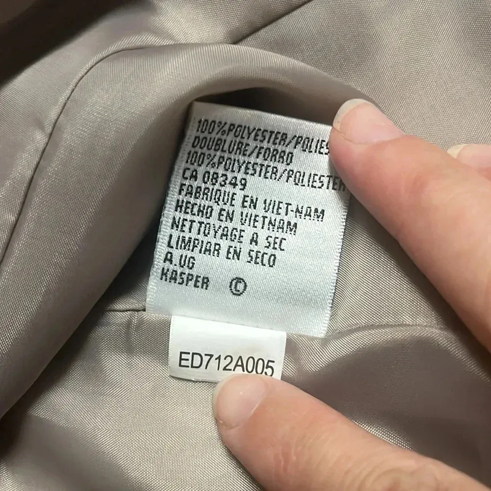 Neutral blazer size 8 Le Suit button down blazer built in shoulder pads - Image 9