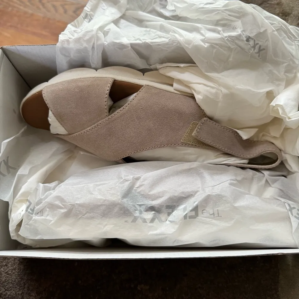 THE FLEXX Suede Leather Cross Band Back Strap Sport sandals Capri Dune beige 8.5 White - Image 5