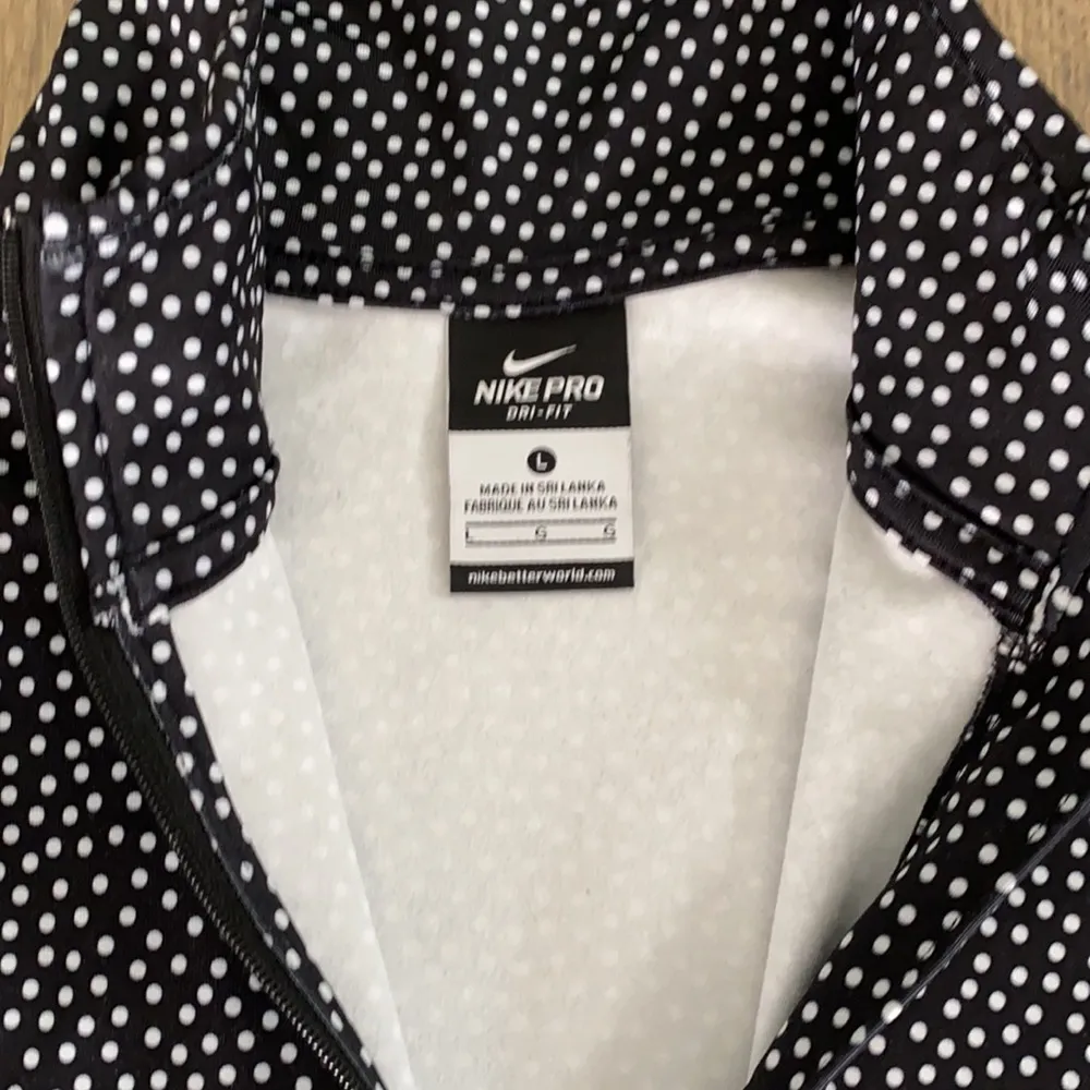 Nike  dri fit pull over - Image 2