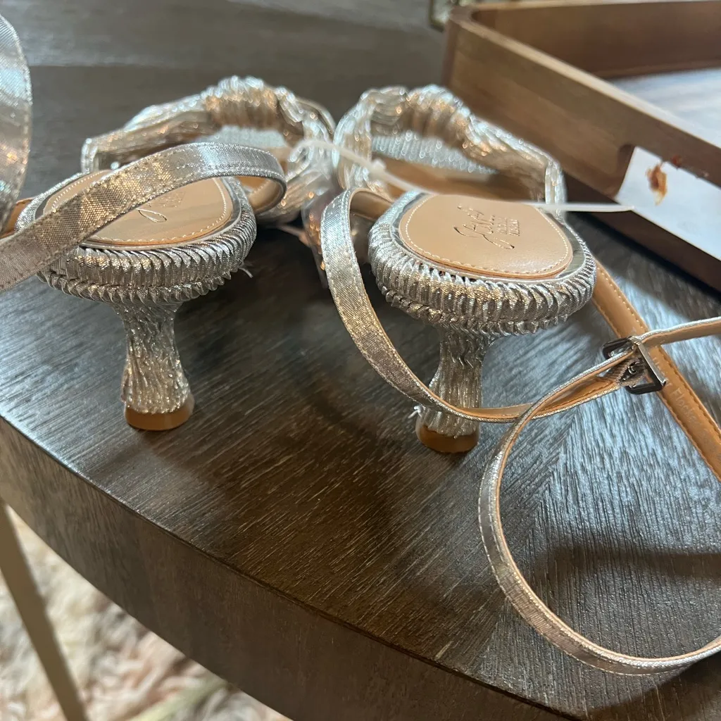 Jewel Badgley Mischka True Ankle Strap Kitten Heel Sandal size 10 Silver - Image 4