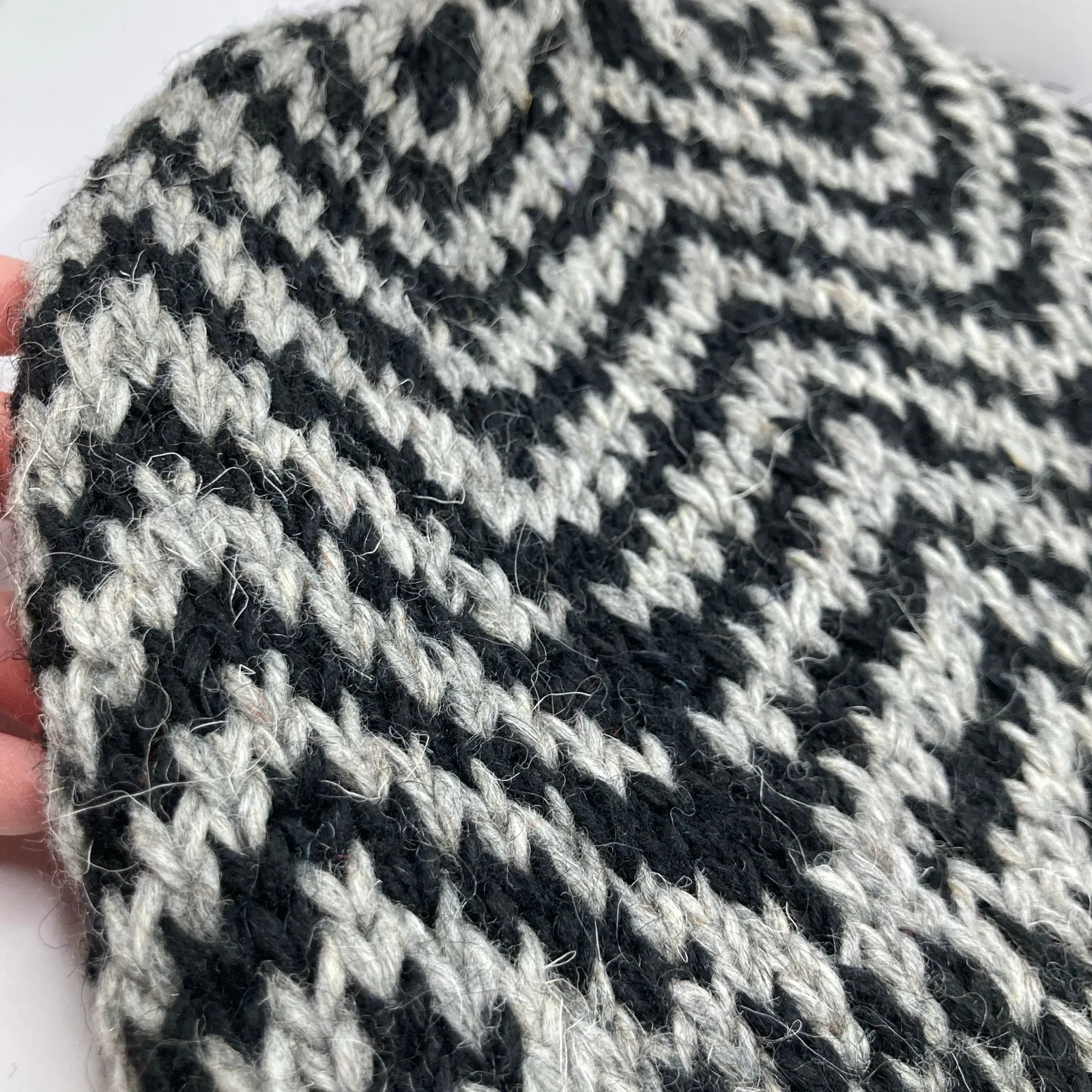Black & White Chevron Wool Fleece Lined Knit Beanie Adult S READ Made in Nepal - Image 3