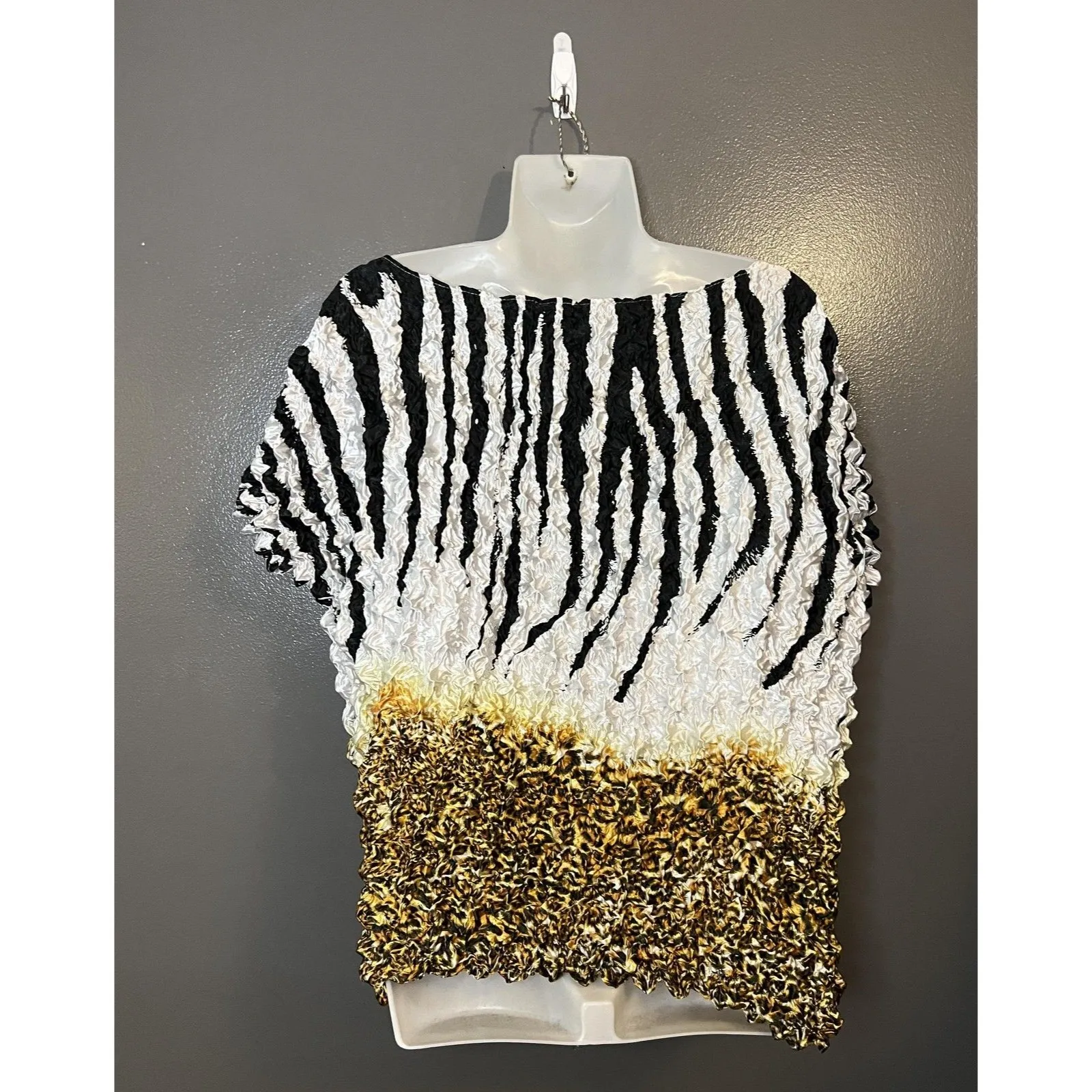 FC Blouse Womens Large Black White Gold Textured Animal Print Crinkle Shirt Top - Image 5