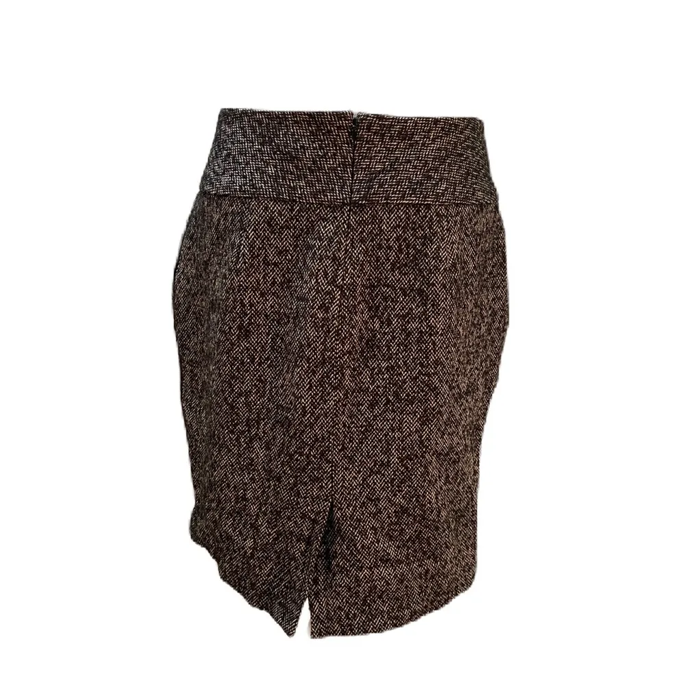 Black & White Wool Tweed Above the Knee Zip Back Skirt Size 6 - Image 4