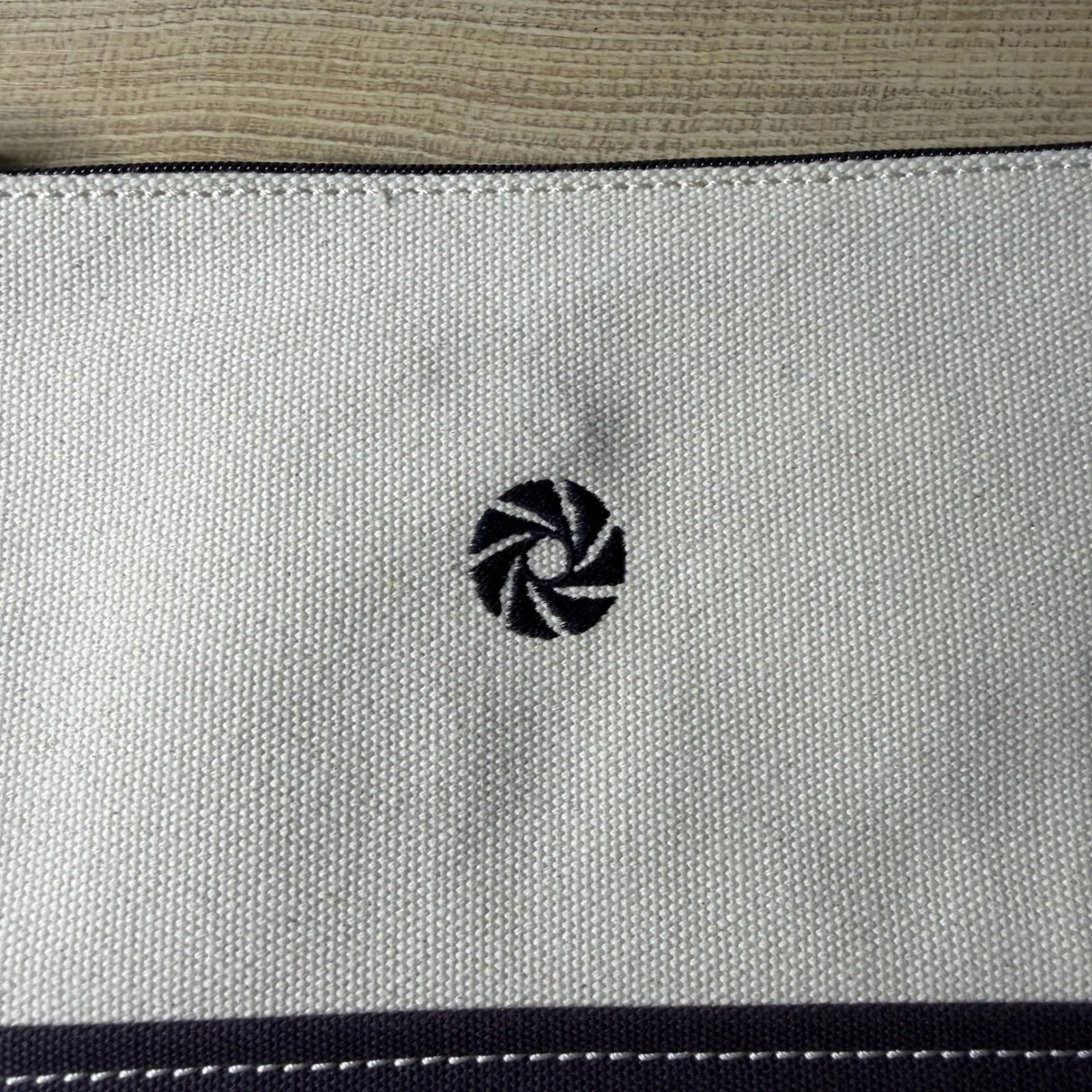 Lands End Navy Blue Cream Canvas Wristlet Pouch Nautical Prep Coastal Clutch Bag - Image 3