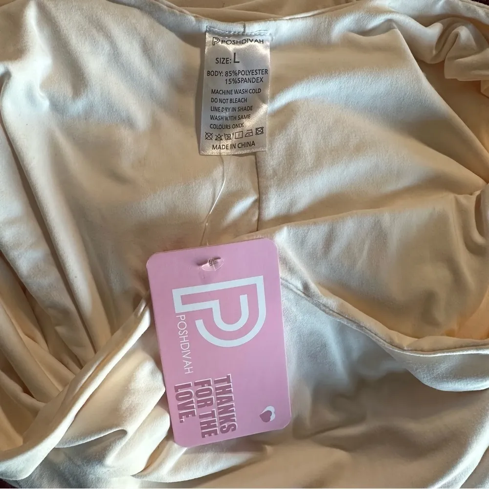 Poshdivah maternity romper size large cream colored, nwt - Image 4
