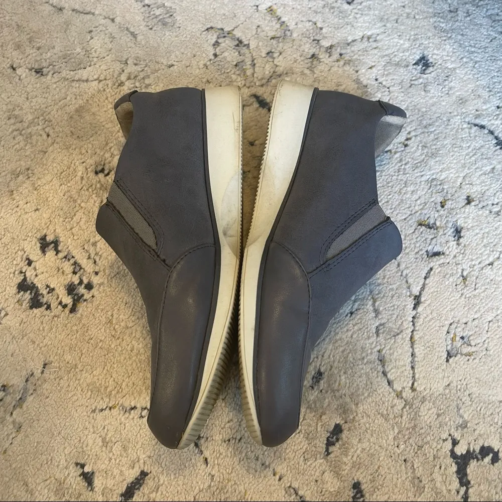 Naturalizer Gray Finny Sneakers with Side Zipper Size 10 - Image 7