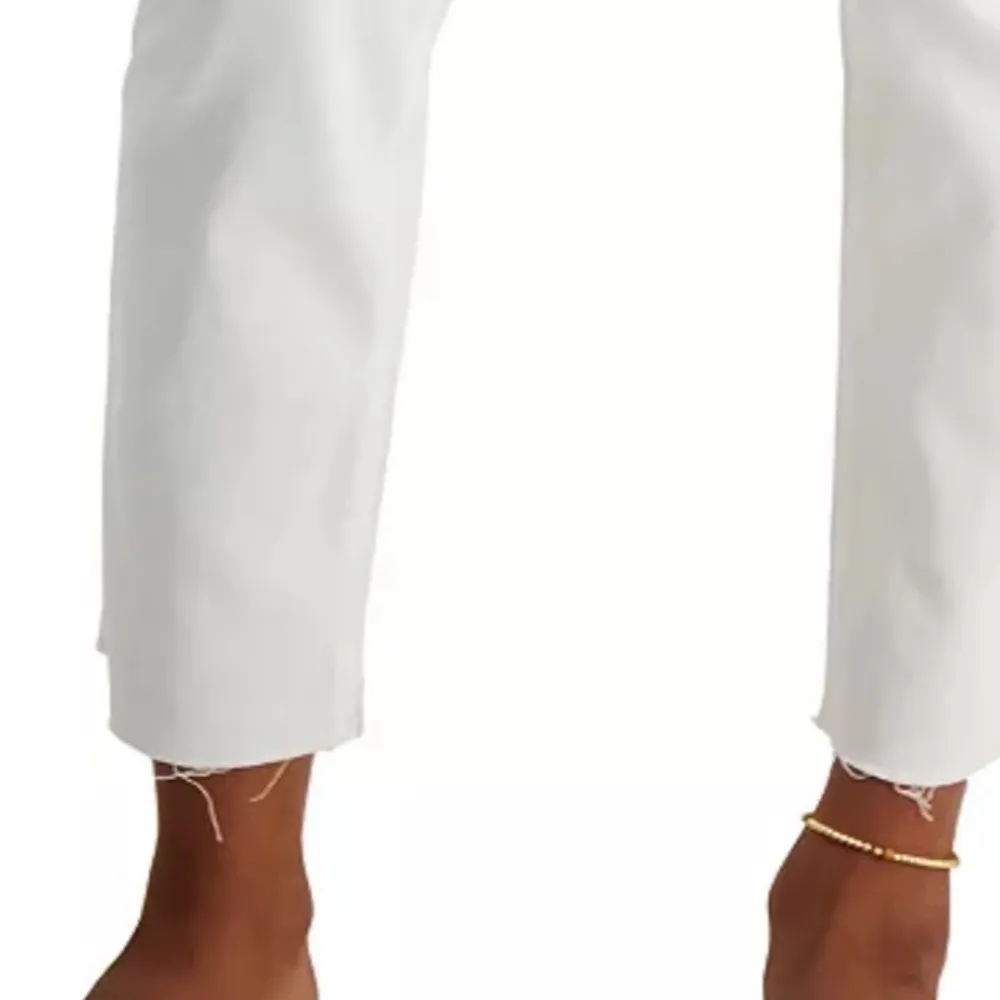 Tinseltown Hi Rise Mom Jean Asymmetrical Waist Raw Hem White Sz Jr 15/32 NWT - Image 4