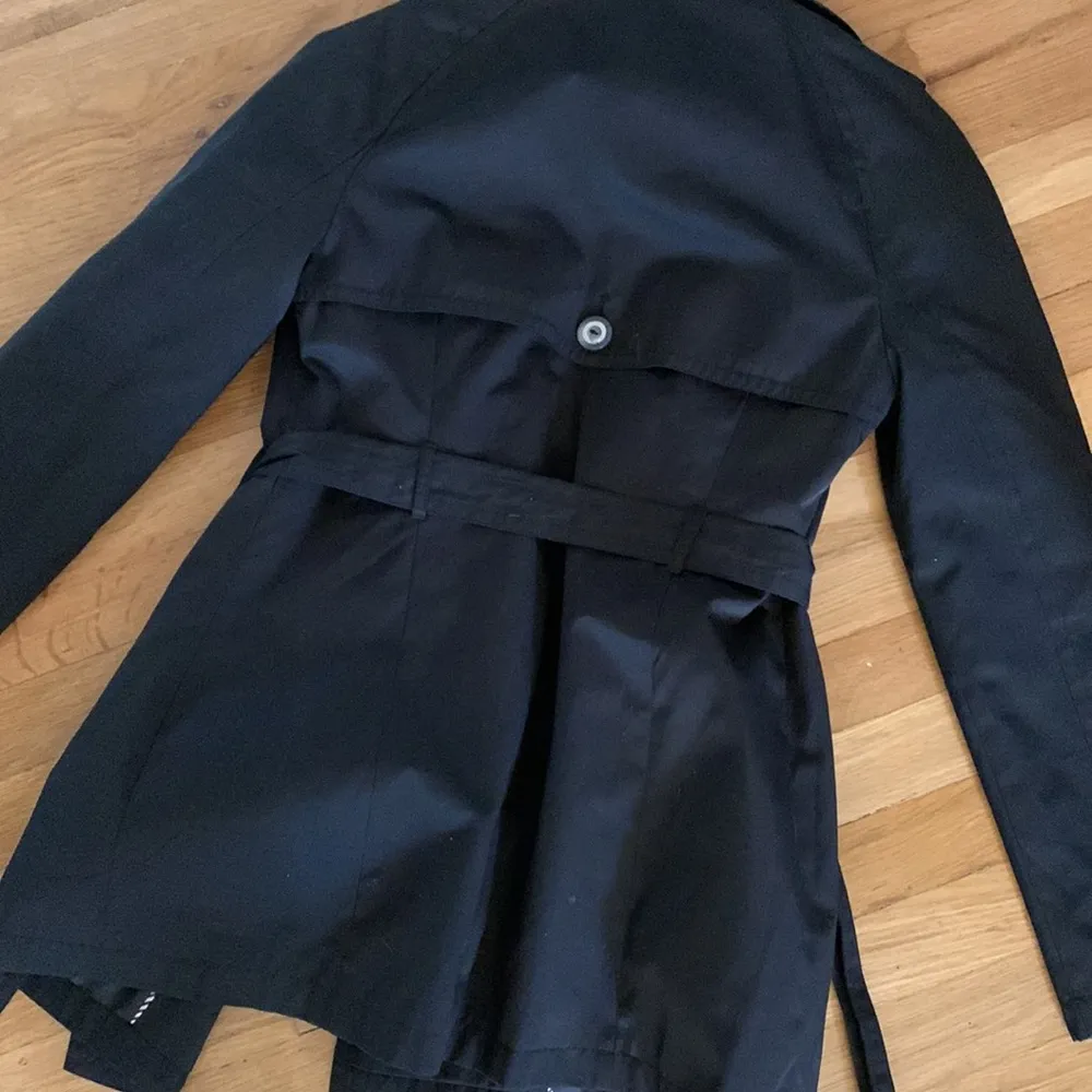 EUC women’s rain coat - Image 5