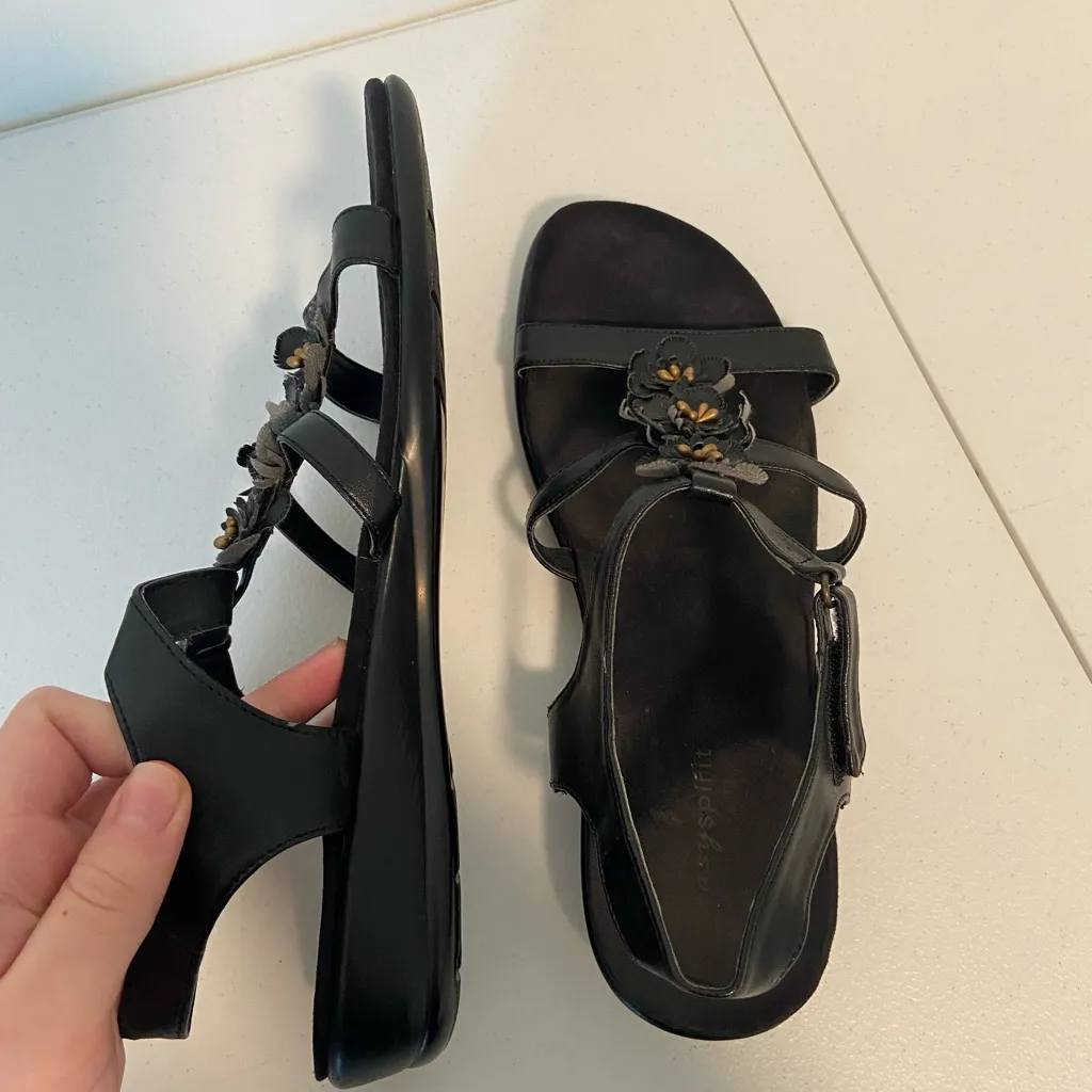 Easy Spirit women’s hopscotchs black floral strap Velcro‎ sandals shoes size 10 - Image 3