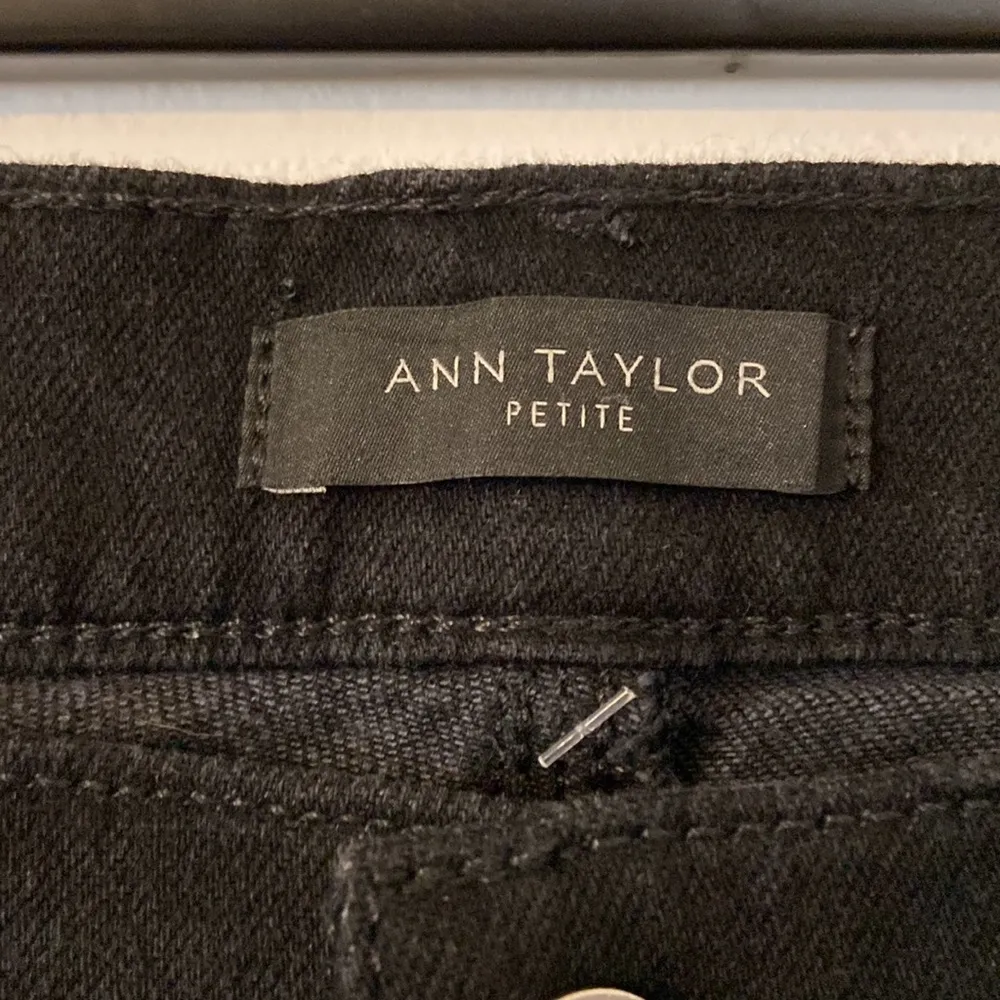Ann Taylor The Taper Full Length Mid Rise black jeans size 4P brand new - Image 3