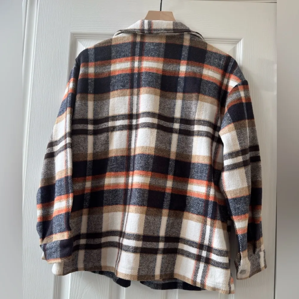Cozy Plaid Button up Oversized Jacket Shacket lightweight medium - Image 5