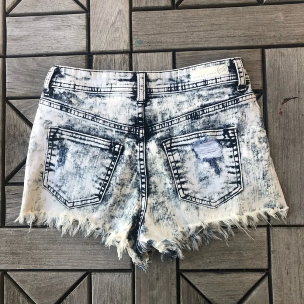 Sneak Peek Acid Wash Shorts Size S - Image 6