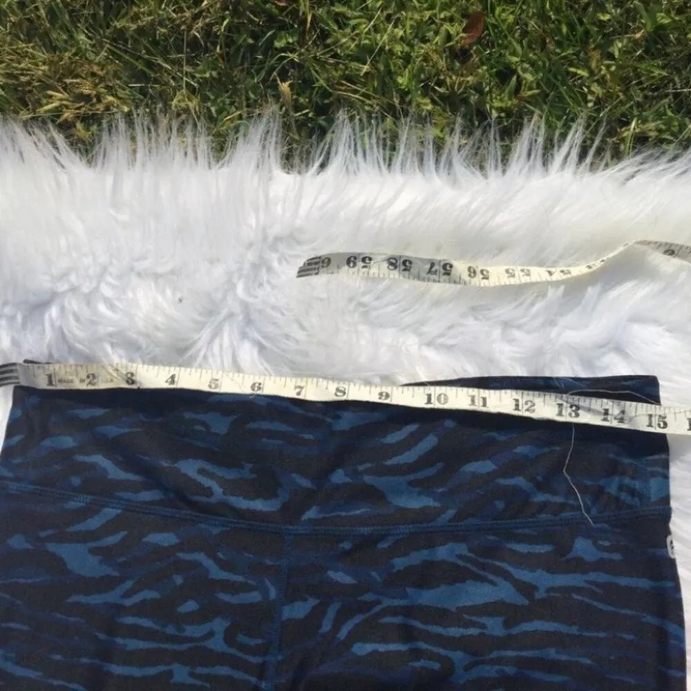 Fabletics Blue Black Animal Print Workout Leggings Size Small/Medium - Image 4