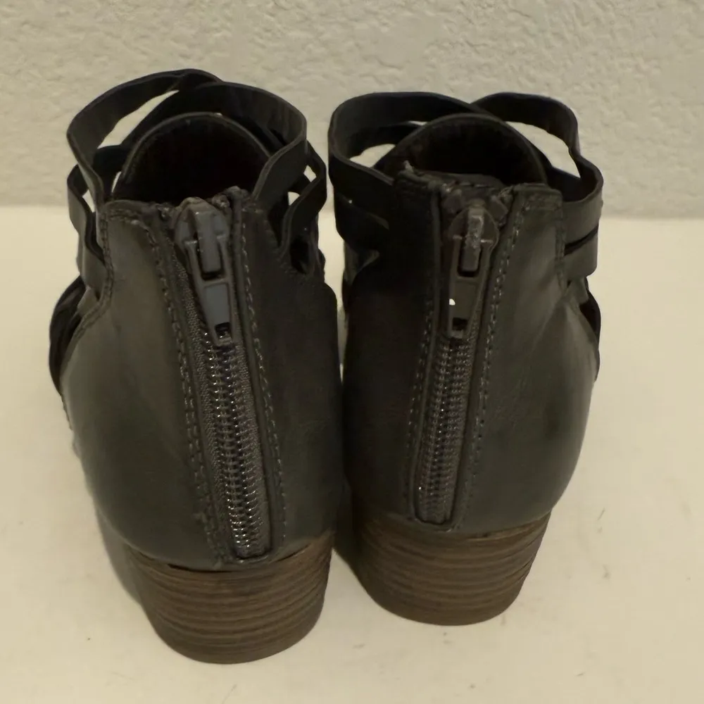 Maurices Diana Strappy Cutout Faux-Leather Distressed Ankle Bootie Gray Size 9 - Image 9