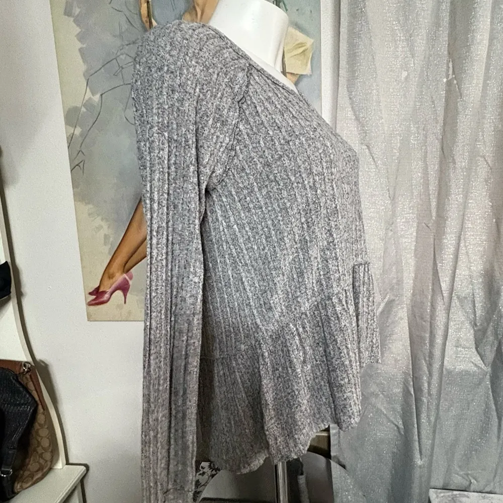 Mossimo woman’s long sleeve sweater size XS Gray - Image 10