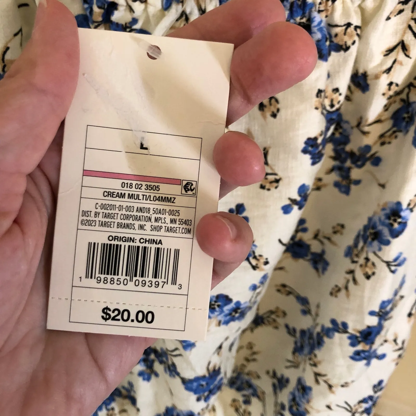 A New Day NWT Women's Cream Blue Floral Flutter Sleeve Blouse Size L - Image 4