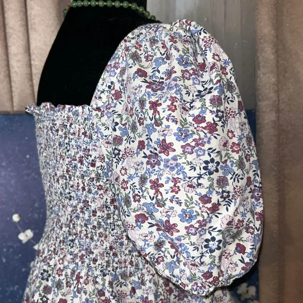 Size M Floral Cropped Blouse - Image 8