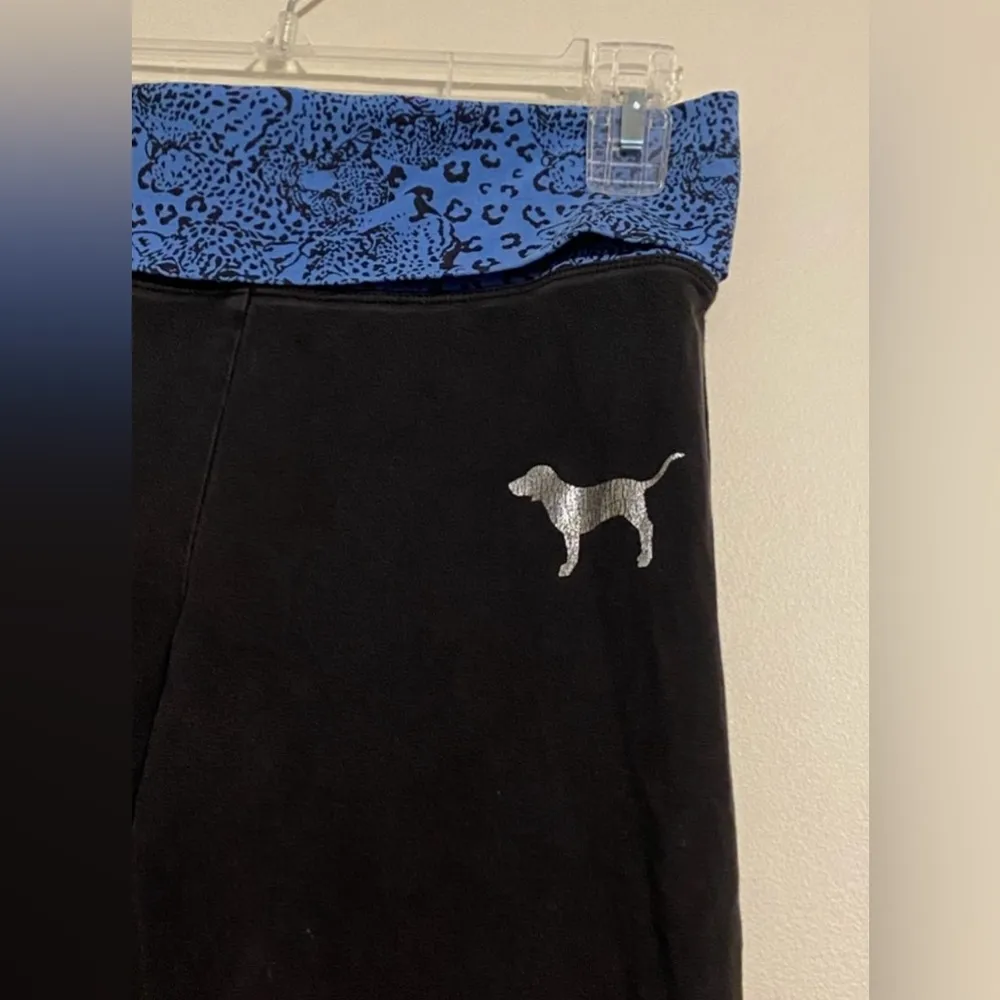 EUC VS Pink Blue & Black Animal Print Cropped Workout Pants size small - Image 2