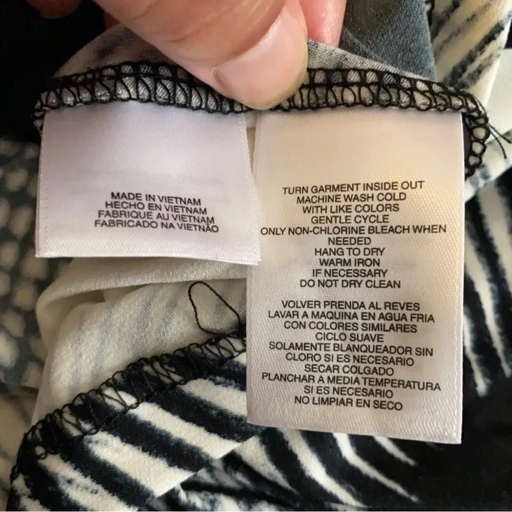 New With Tags Rachel Roy Black and White Asymmetrical Tank Size Small - Image 7