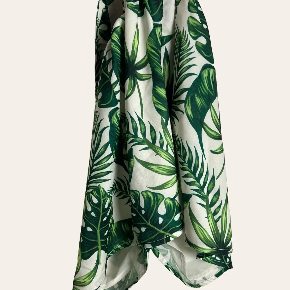 Super Down Eliana O-Ring Cut Out Tropical Leaf Print Halter Romper Size S - Image 9