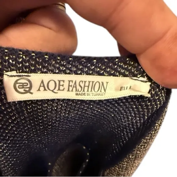 AQE Fashion Metallic Sweater Size L - Image 5