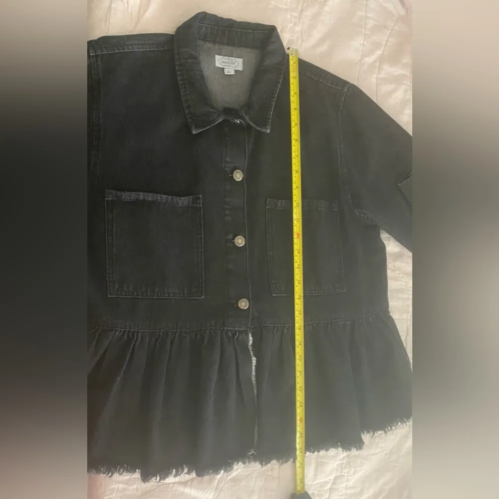 Mudpie Womans Denim Jean Jacket Size L Black Peplum Raw Hem Chest Pockets Size L - Image 5