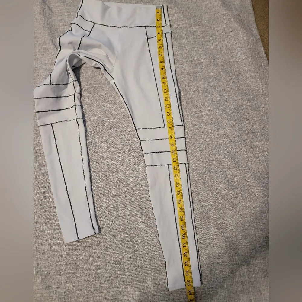 Alo Yoga leggings - Image 7