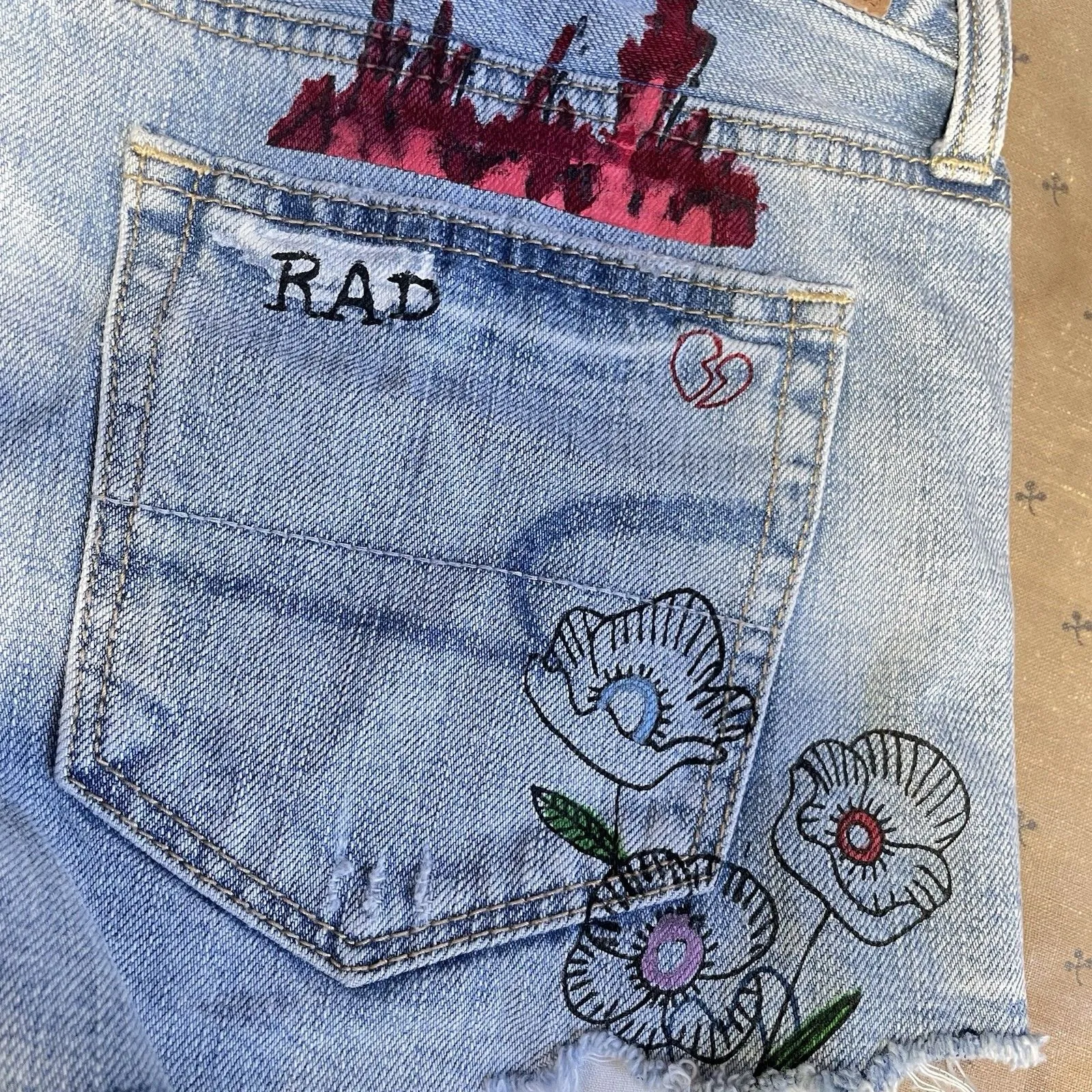 American Eagle Shorts 4 Hi Rise Denim Painted Graphic Frayed Hem Embellishment - Image 4