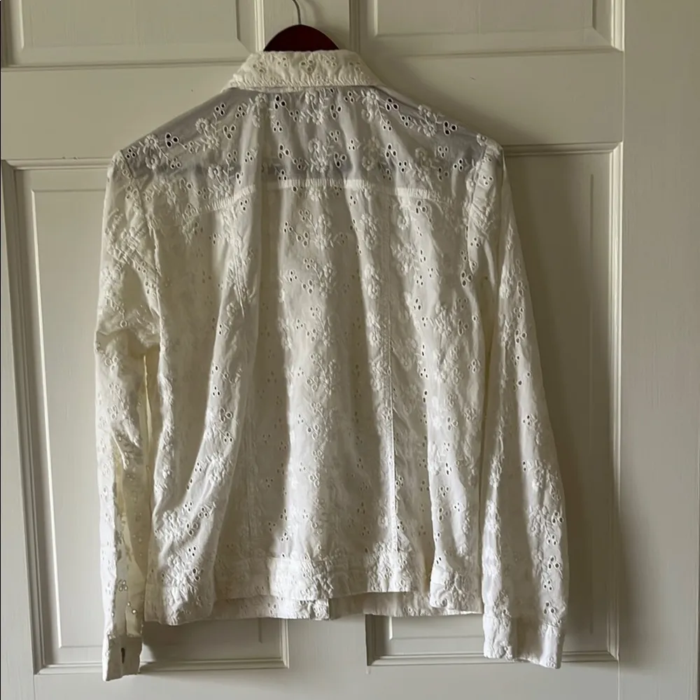 White Eyelet Button - Image 9