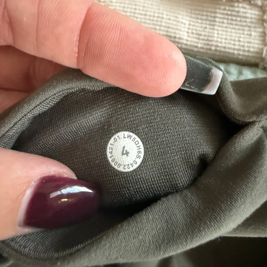 Lululemon Align High-Rise Jogger
Smoked Spruce
Size 4 - Image 4