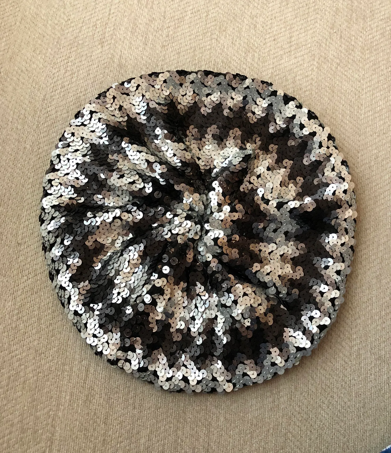 Black Silver Metallic Sequin Beret Hat - Image 4