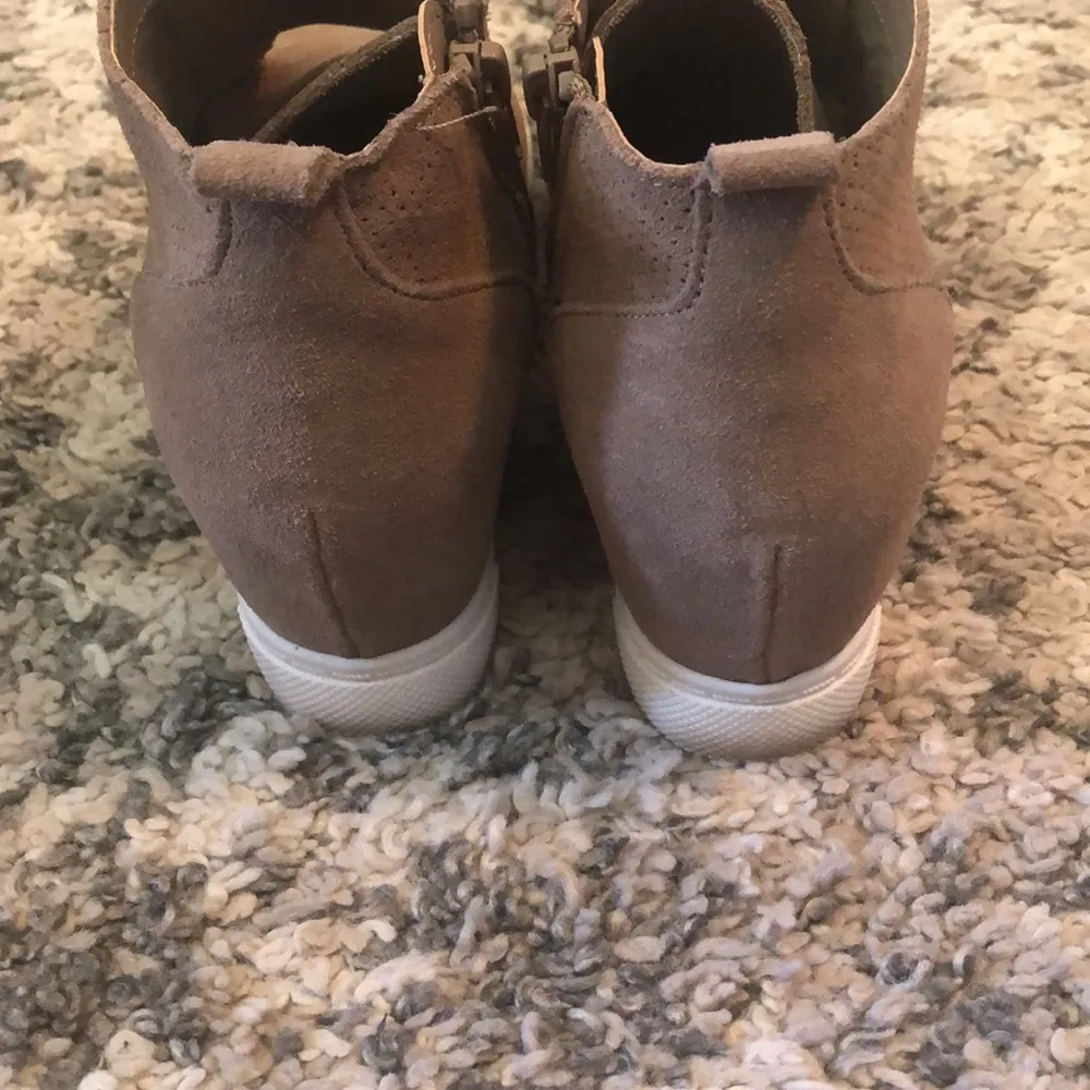 LAST CHANCE 💄 Steve Madden Wedge Sneakers, size 8.5 - Image 4