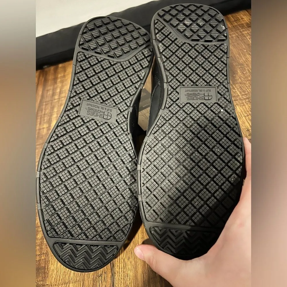 BNWT women’s shoes for crews, black slip resistant sneakers - Image 8