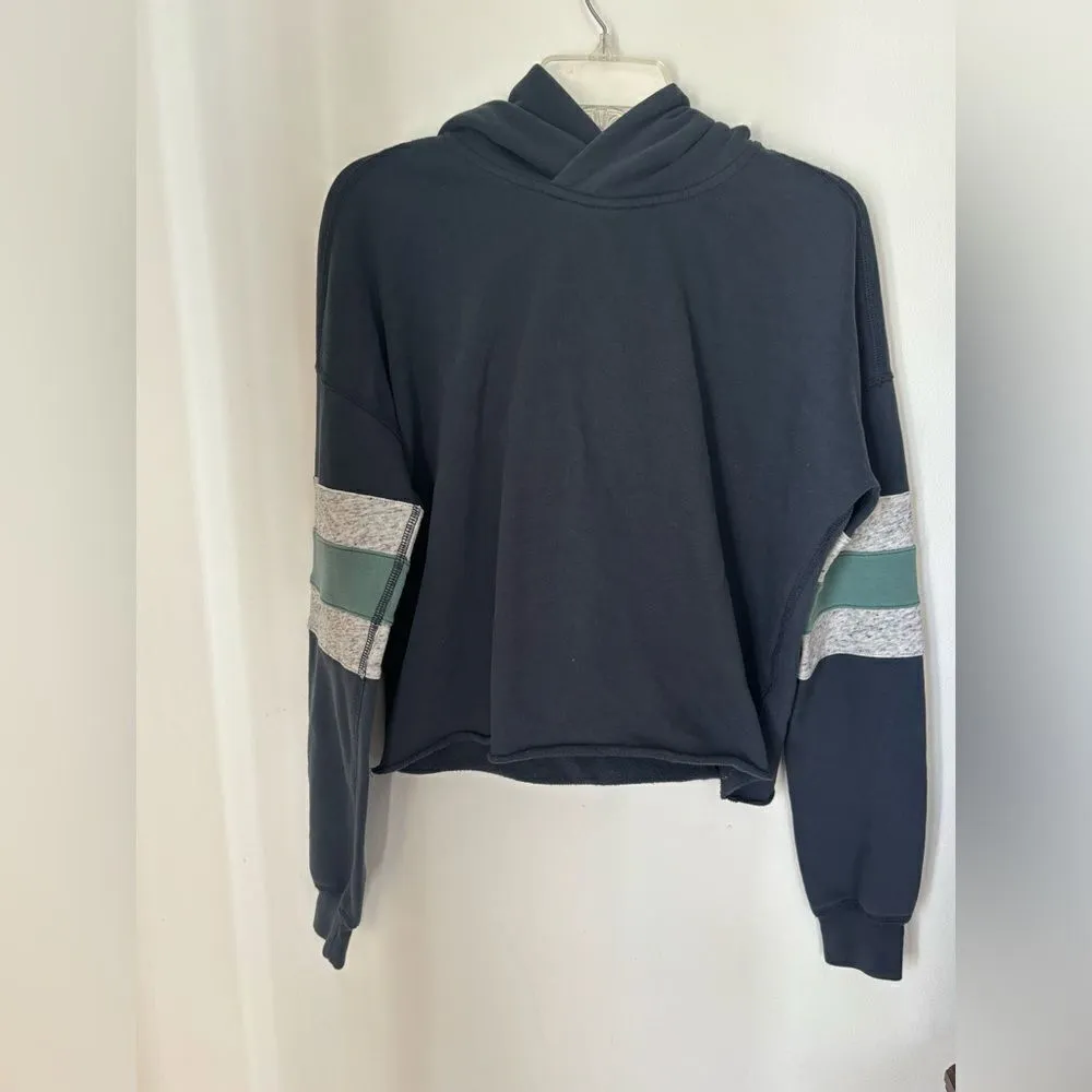 Abercrombie navy hoodie with arm stripe size S - Image 5