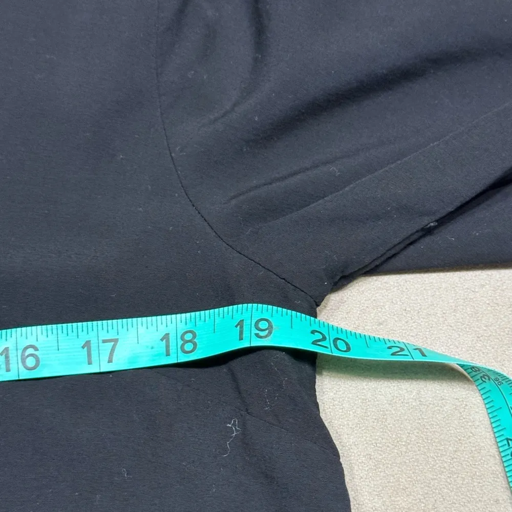 Banana Republic Black Viscose Garment - Image 6