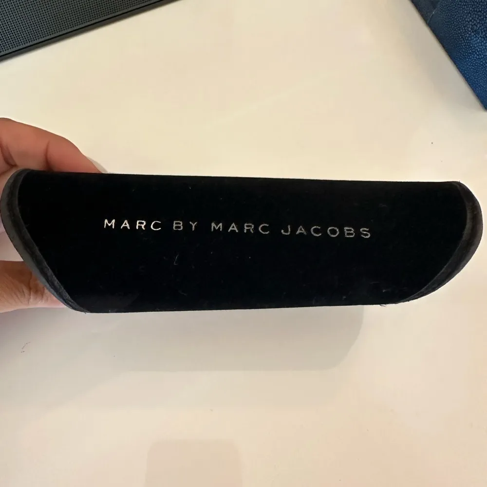 MARC JACOBS VELVET SUNGLASS CASE NO GLASSES - Image 2