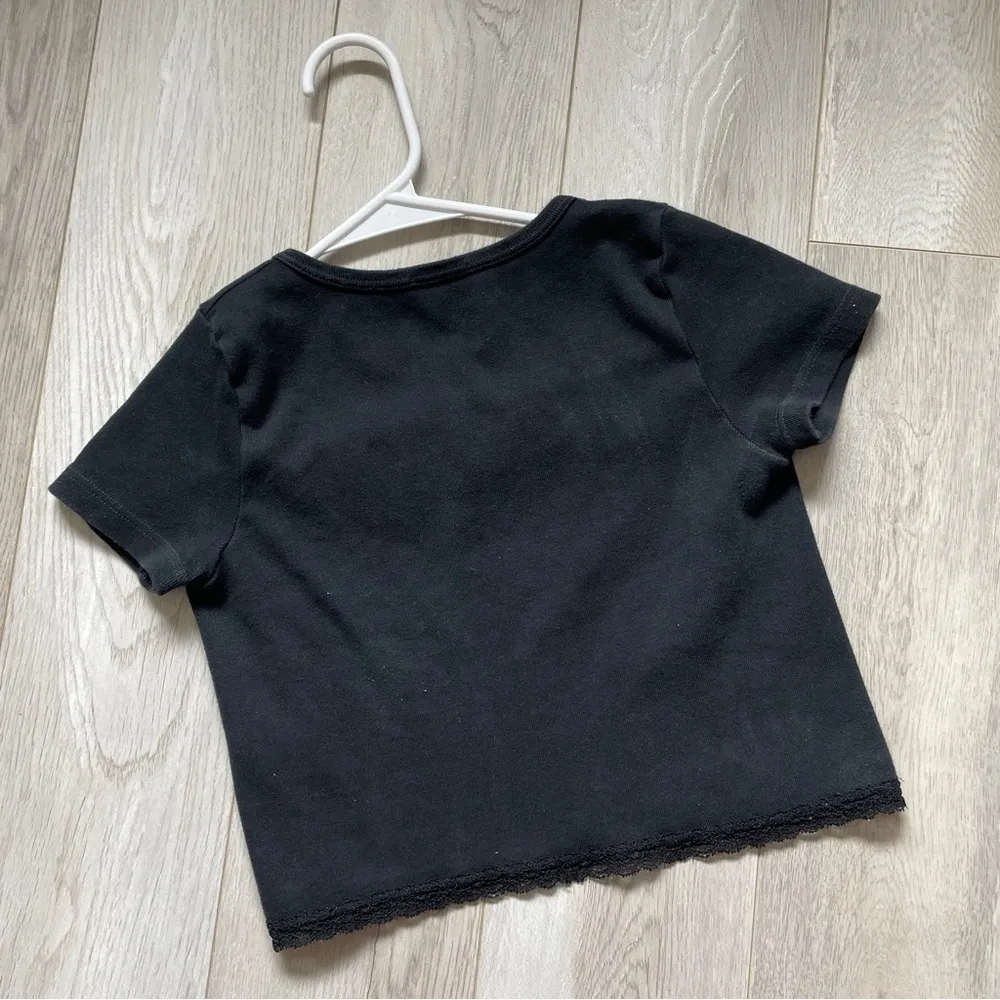 Brandy Melville Ribbed Lace Trim Crop T Shirt Black (one size) indie coquette - Image 4