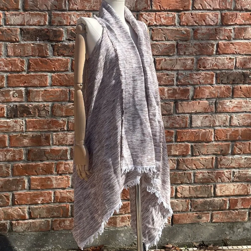 Express One Size Fits All beige cloth vest / OS / Excellent condition - Image 3