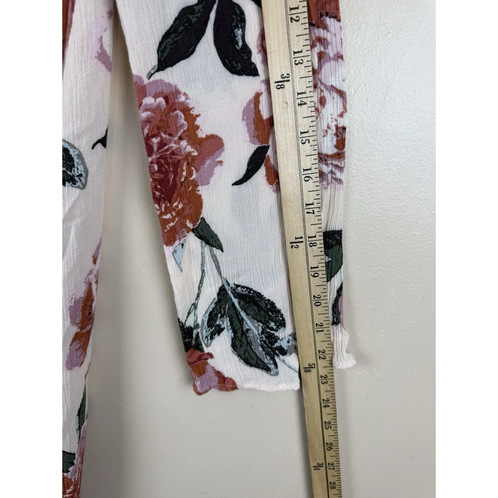 Akira Women’s Loose Chiffon Floral Blouse with V-Neck and Choker Detail Size S - Image 12