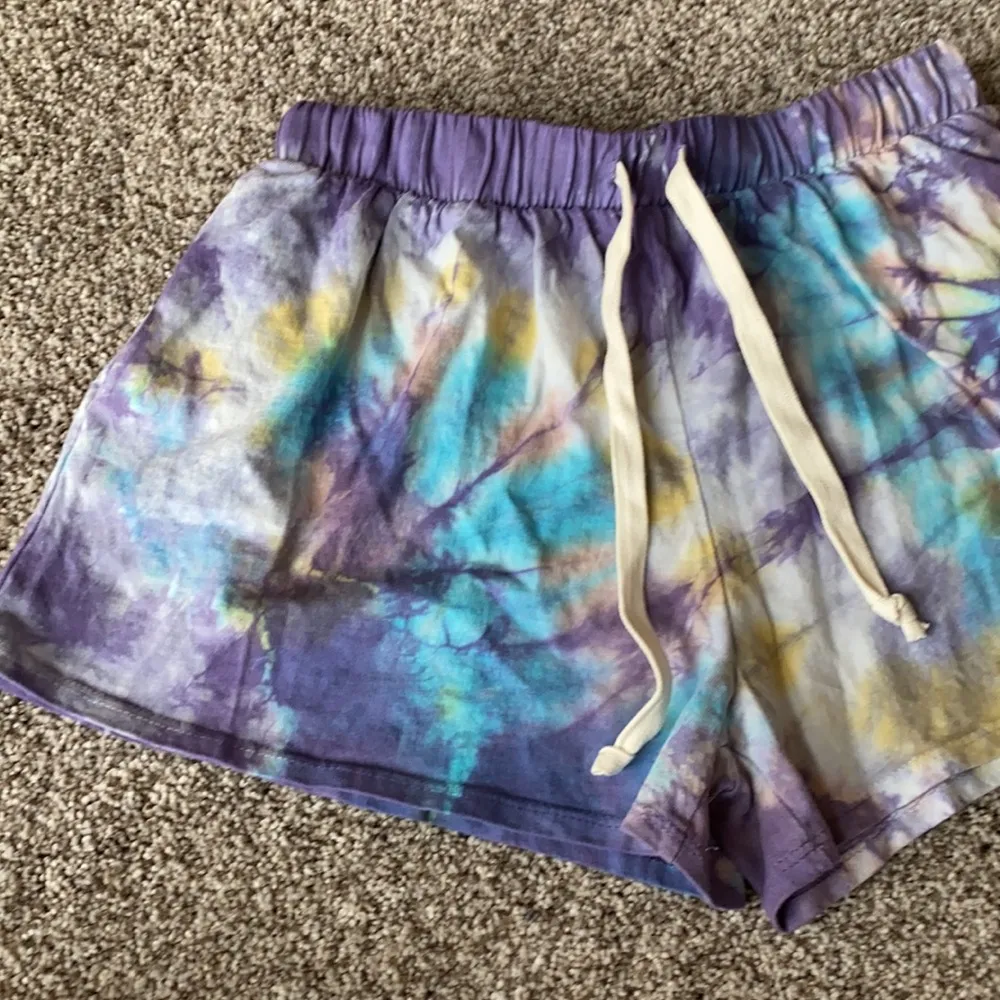 ASHBURY COTTON POCKETED TIE DYE SHORTS - Image 3