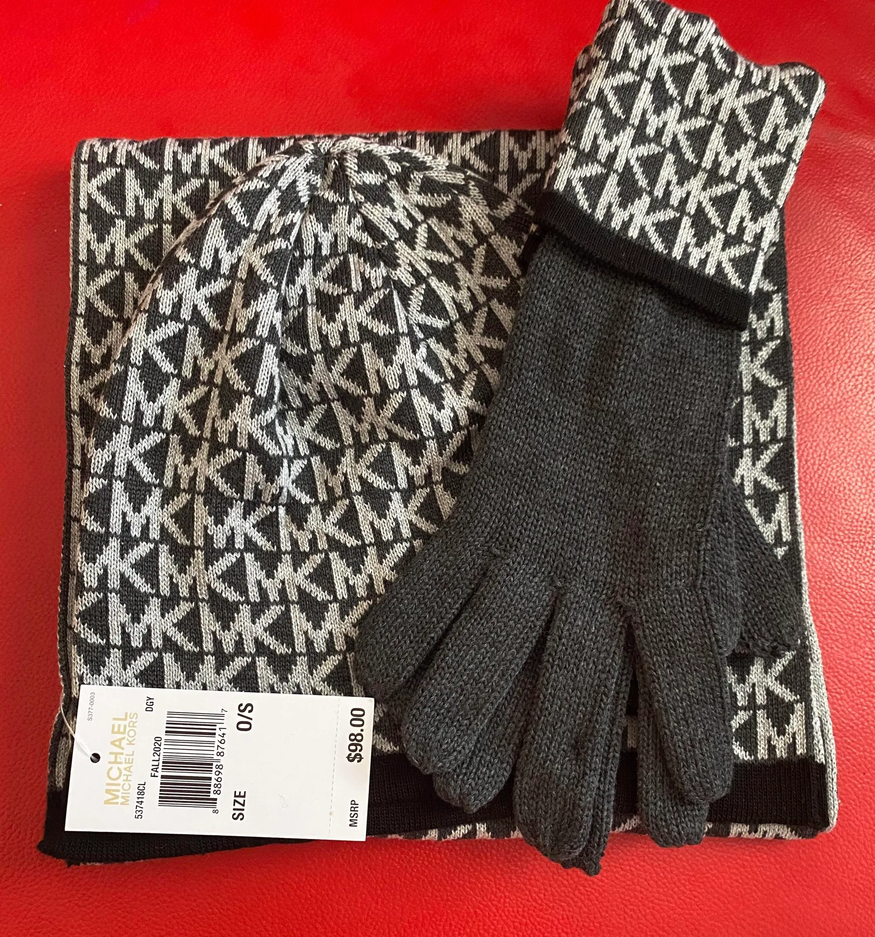 Michael Kors Scarf,Hat & Gloves Set - Image 2