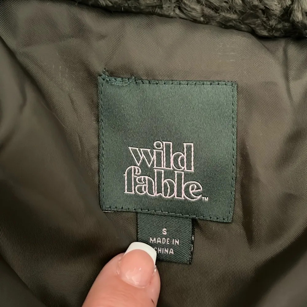 Wild Fa­ble Cord Puffer Jack­et - Image 3