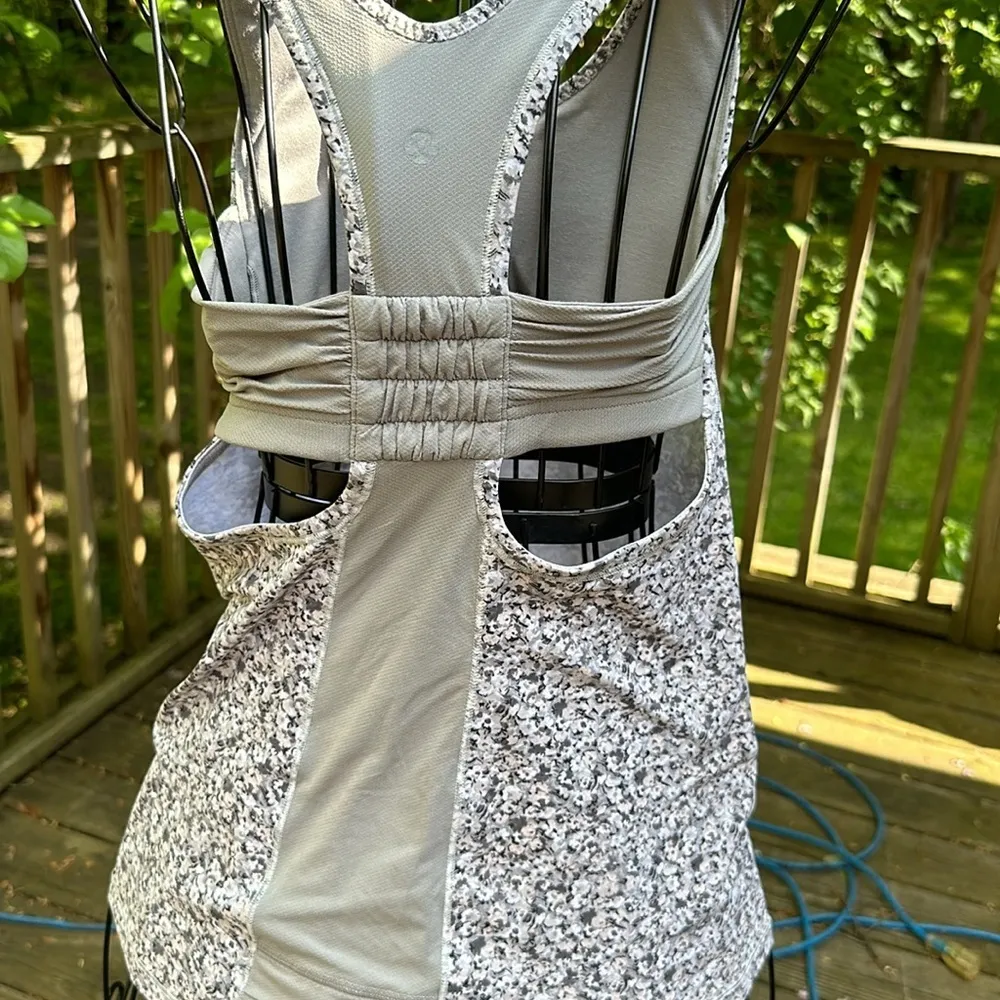 Lululemon Gray Silver Turbo Tank Top Floral Racerback Ruched fitted​​ - Image 6
