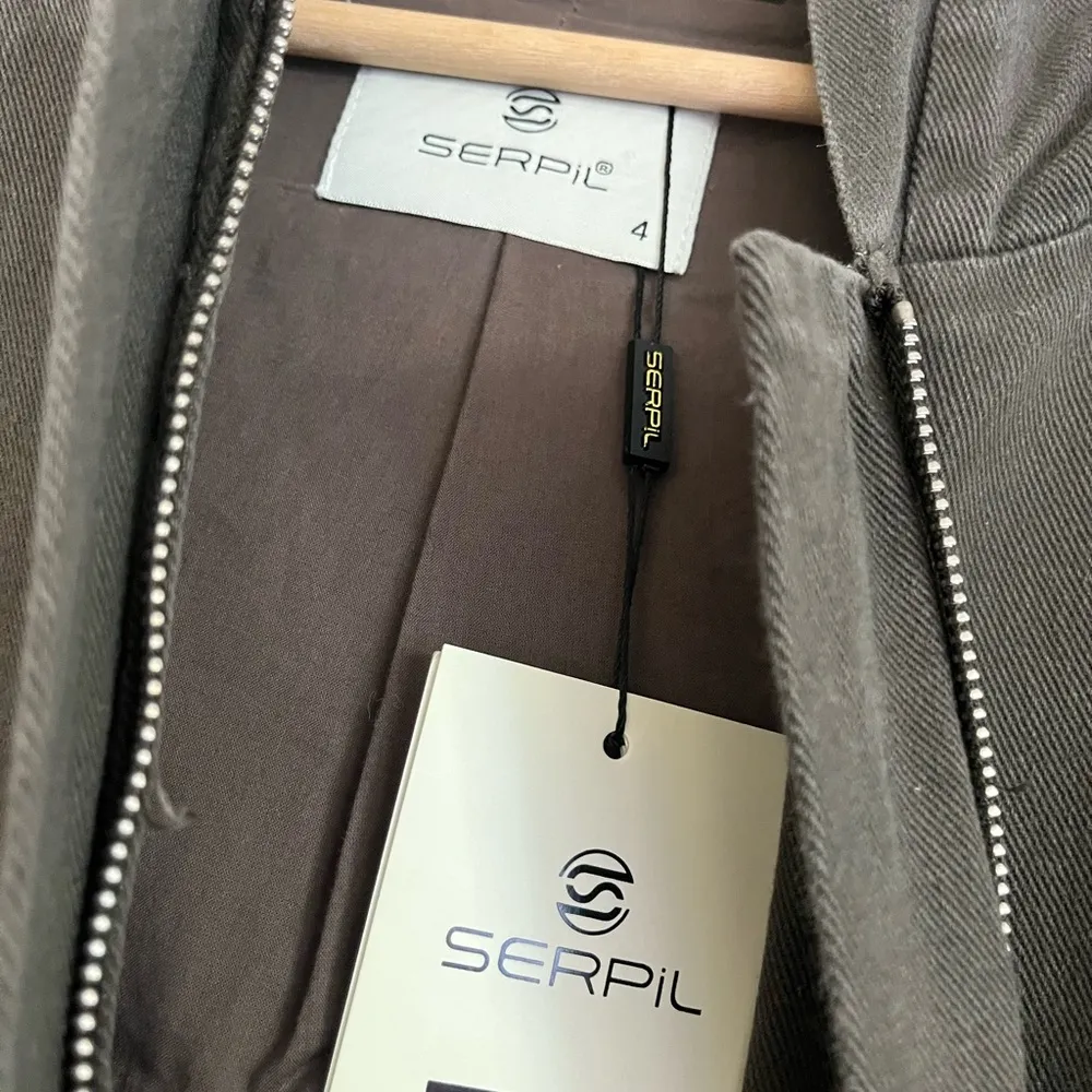 Green Utility Jacket with Floral Embroidery and Drawstring Waist Size 4 - Image 4