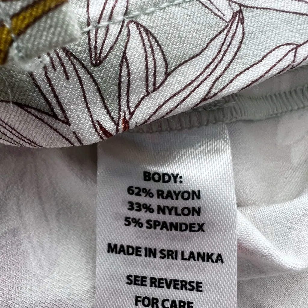 Spartina 449 Linden Skirt Heyward's Rate Gerber Daisies floral faux wrap S - Image 6