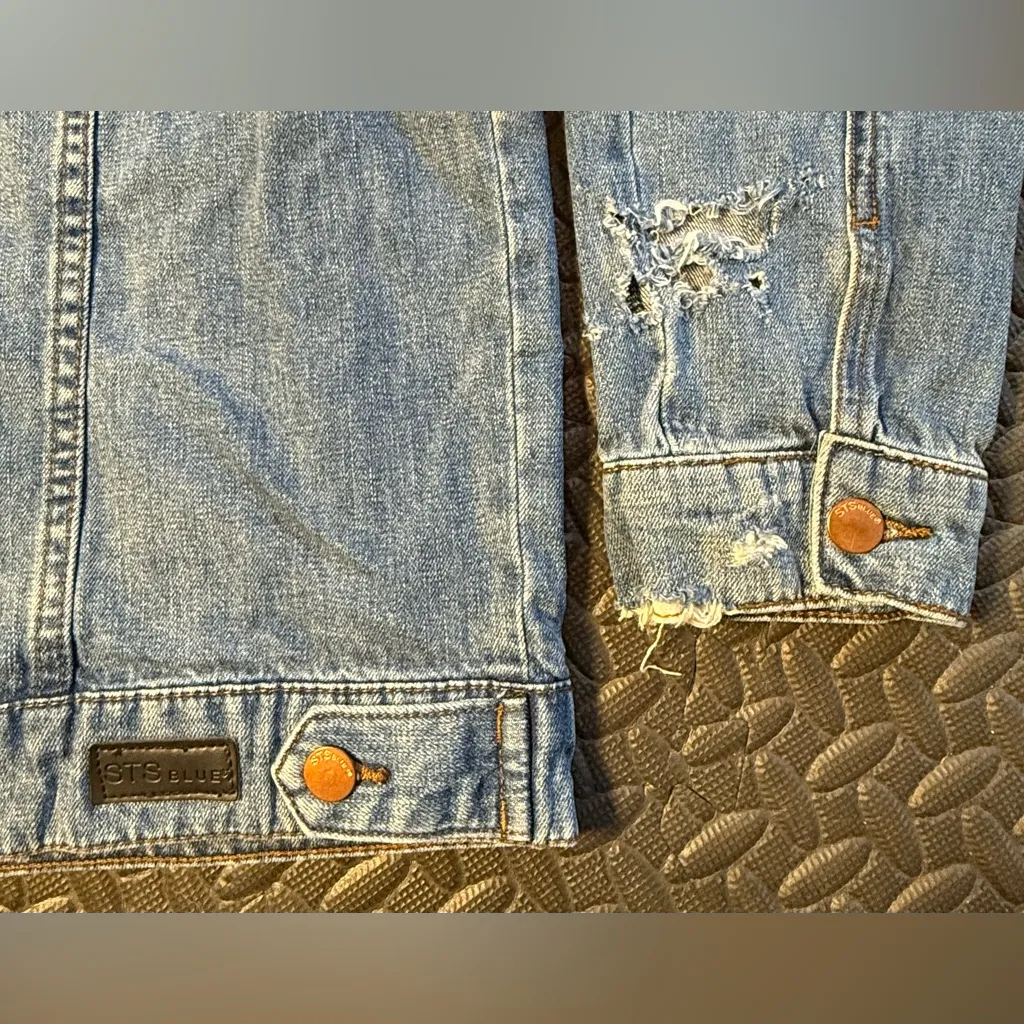 STS Blue Light Wash Distressed  Y2K Jean Jacket Size Medium - Image 7