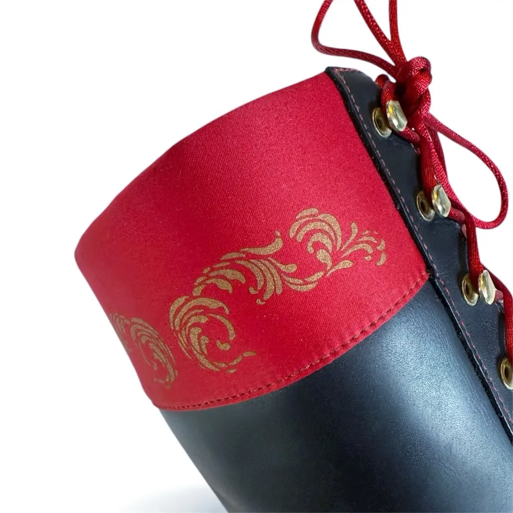 NWOT Timberland Black Leather Red Satin Gold Detail Lace Up Boots Size 6 - Image 6