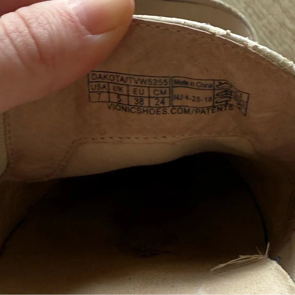 Vionic Women’s Splendid Dakota Slip On Gold Mules Size 7 - Image 6